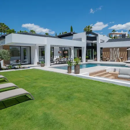 Vacation I Thyma, Brand-new Villa, Swimming-pool, Cinema And Bar, Minutes From The Marina And The Villa *