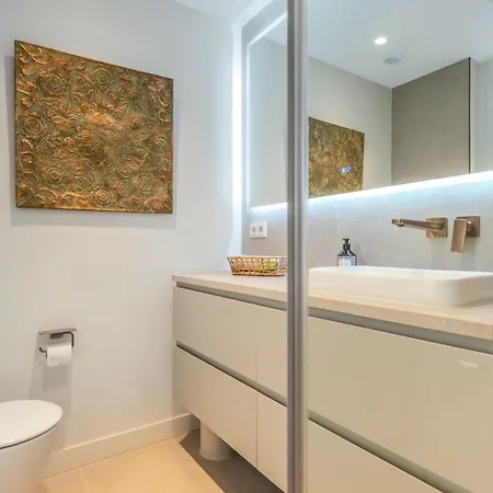 Vacation I Thyma, Brand-new Villa, Swimming-pool, Cinema And Bar, Minutes From The Marina And The